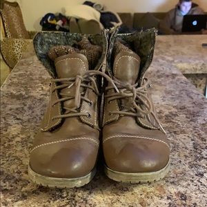Tie up boots